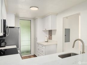 6582 137th Avenue NE 414, Redmond WA 98052