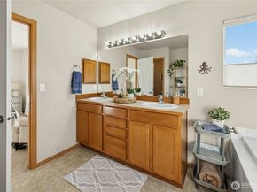 19663 Rosebud Place NE, Poulsbo WA 98370