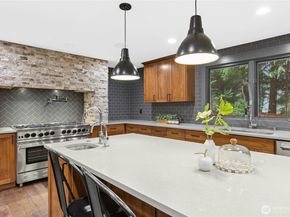 25711 SE 31st Place, Sammamish WA 98075