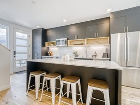 517 Howe Street B, Seattle WA 98109