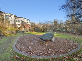 517 Howe Street B, Seattle WA 98109