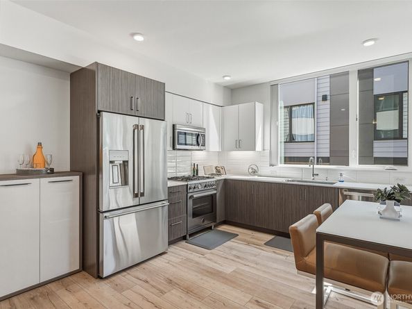 6313 9th Avenue NE A, Seattle WA 98115