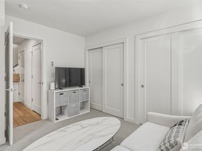 6313 9th Avenue NE A, Seattle WA 98115