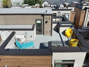 6313 9th Avenue NE A, Seattle WA 98115