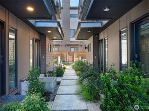 6313 9th Avenue NE A, Seattle WA 98115