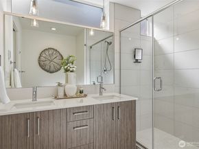 6313 9th Avenue NE A, Seattle WA 98115