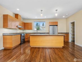 738 N 185th Street, Shoreline WA 98133