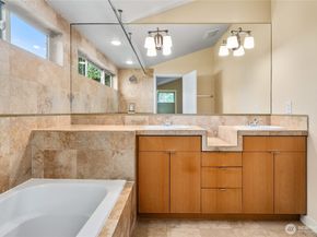 738 N 185th Street, Shoreline WA 98133