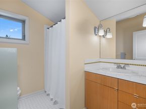 738 N 185th Street, Shoreline WA 98133
