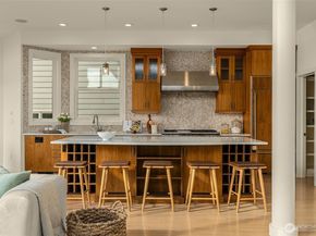 6007 Hazelwood Lane SE, Bellevue WA 98006