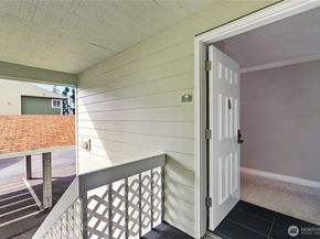 2409 S 222nd Street B16, Des Moines WA 98198