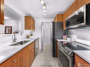 14002 NE 181st Place A302, Woodinville WA 98072