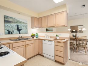 4133 224th Lane SE 213, Issaquah WA 98029