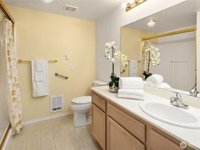 4133 224th Lane SE 213, Issaquah WA 98029