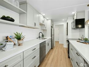 733 Lake Street S 202, Kirkland WA 98033