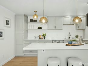 733 Lake Street S 202, Kirkland WA 98033