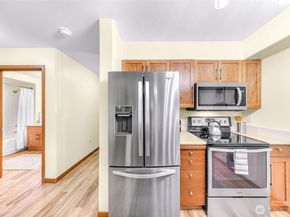 3015 SW Avalon Way 106, Seattle WA 98126