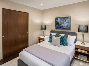 5220 21st Avenue NE 2, Seattle WA 98105