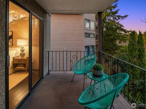 5220 21st Avenue NE 2, Seattle WA 98105