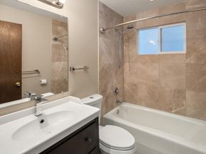 5220 21st Avenue NE 2, Seattle WA 98105