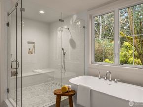 10618 NE 54th Lane, Kirkland WA 98033