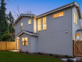 10618 NE 54th Lane, Kirkland WA 98033