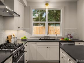 10618 NE 54th Lane, Kirkland WA 98033