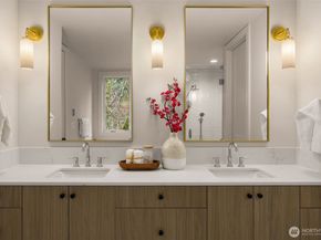 10618 NE 54th Lane, Kirkland WA 98033