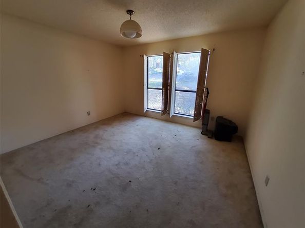 913  Highwoods Trail , Fort Worth Texas 76112