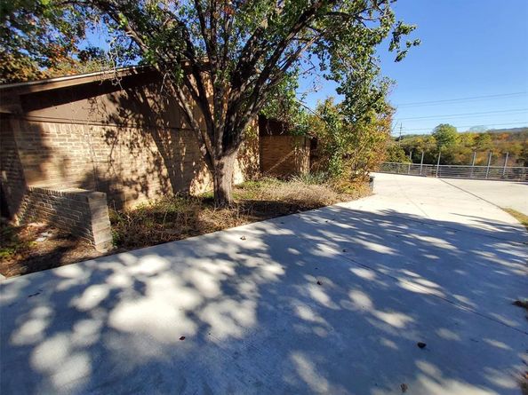 913  Highwoods Trail , Fort Worth Texas 76112