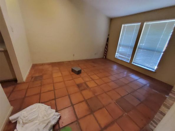 913  Highwoods Trail , Fort Worth Texas 76112
