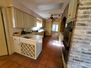 913  Highwoods Trail , Fort Worth Texas 76112