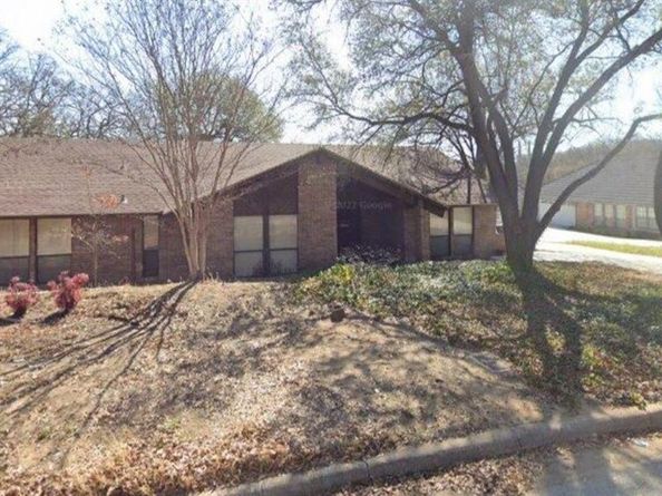 913  Highwoods Trail , Fort Worth Texas 76112