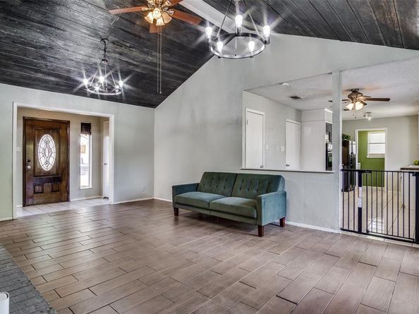 1628  Edge Hill Road , Benbrook Texas 76126