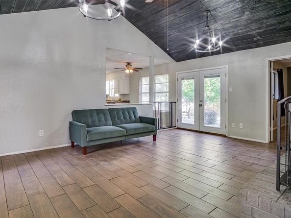 1628  Edge Hill Road , Benbrook Texas 76126