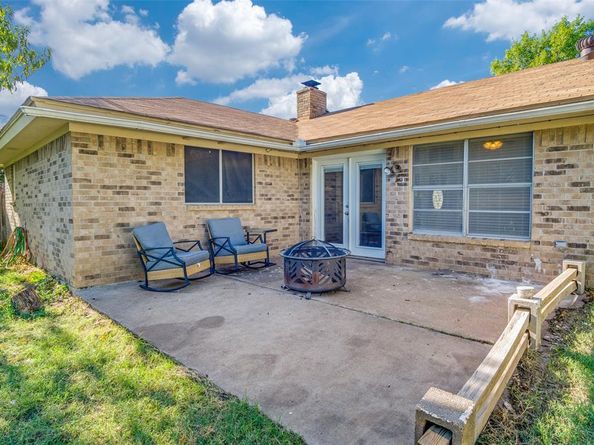 1628  Edge Hill Road , Benbrook Texas 76126