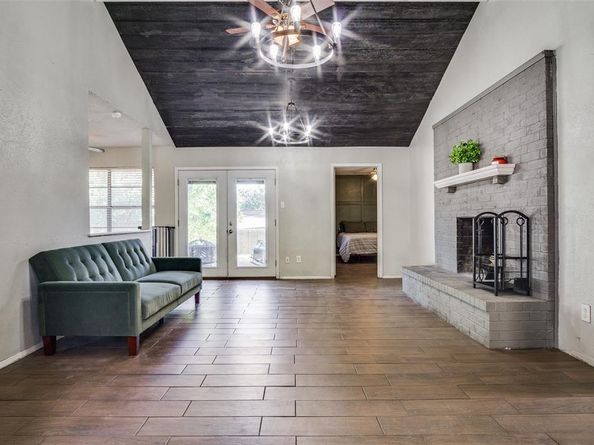 1628  Edge Hill Road , Benbrook Texas 76126