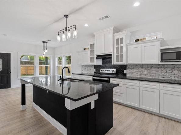 3313  Collin Street , Fort Worth Texas 76119