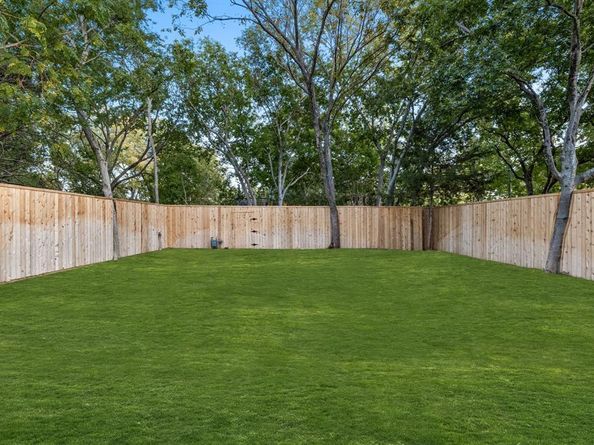 8910  Daytonia Avenue , Dallas Texas 75218