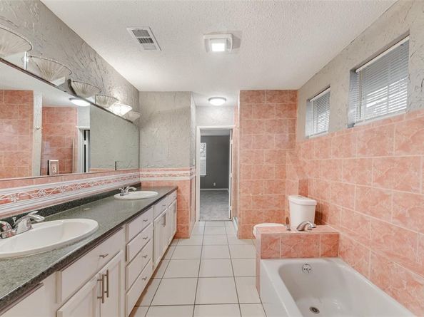 909 W E Avenue E, Garland Texas 75040