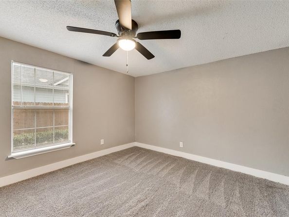 909 W E Avenue E, Garland Texas 75040