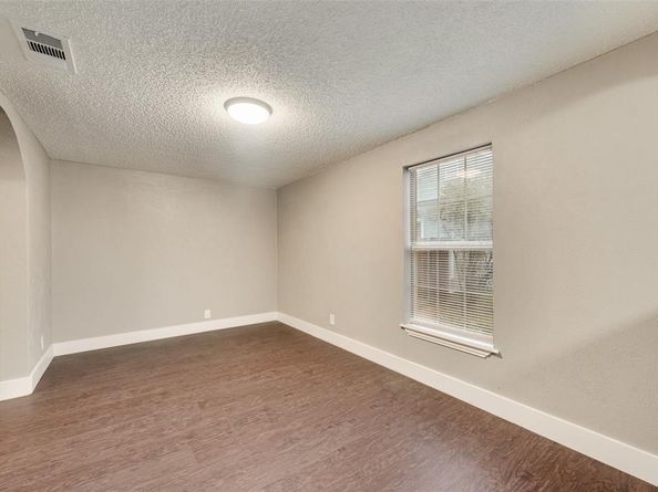 909 W E Avenue E, Garland Texas 75040