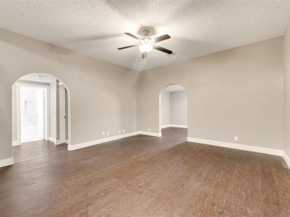 909 W E Avenue E, Garland Texas 75040