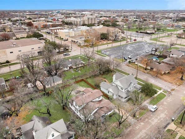 909 W E Avenue E, Garland Texas 75040