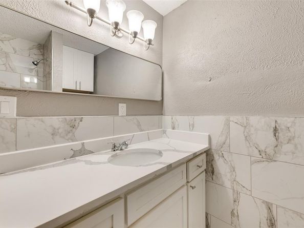 909 W E Avenue E, Garland Texas 75040