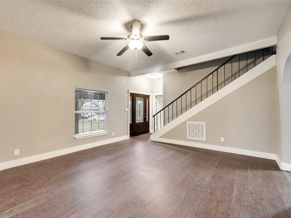 909 W E Avenue E, Garland Texas 75040