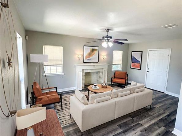 227 S Hampton Road , Dallas Texas 75208