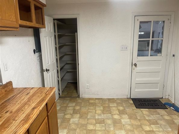 5756 S 6th Avenue , Fort Worth Texas 76134