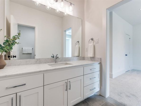 400  Cristler Avenue , Dallas Texas 75223