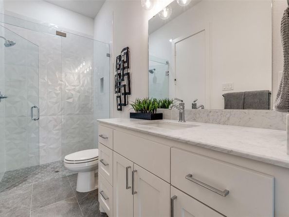 400  Cristler Avenue , Dallas Texas 75223